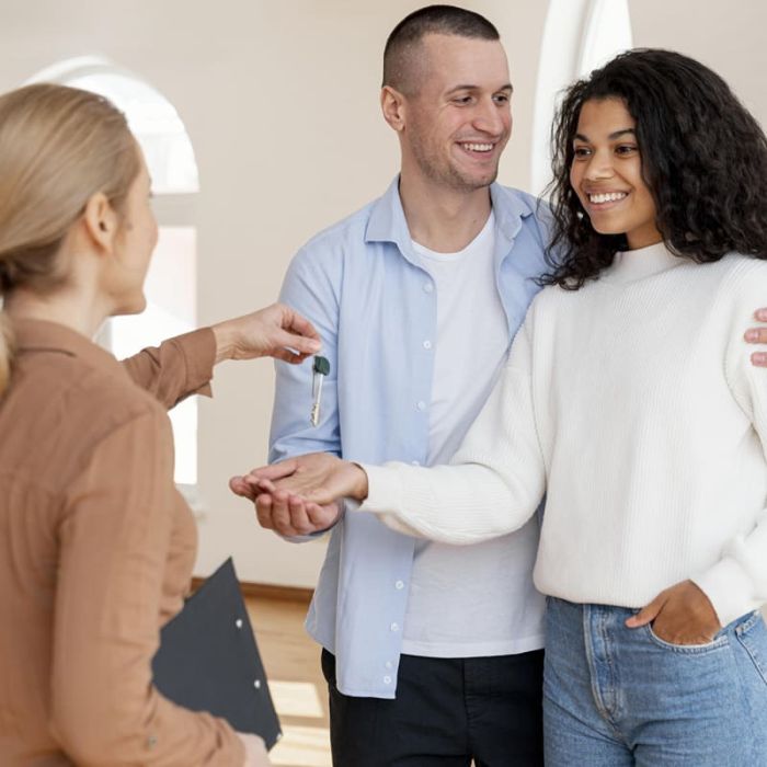 Puis-je déléguer à une entreprise la gestion de mon bien immobilier en location saisonnière ?