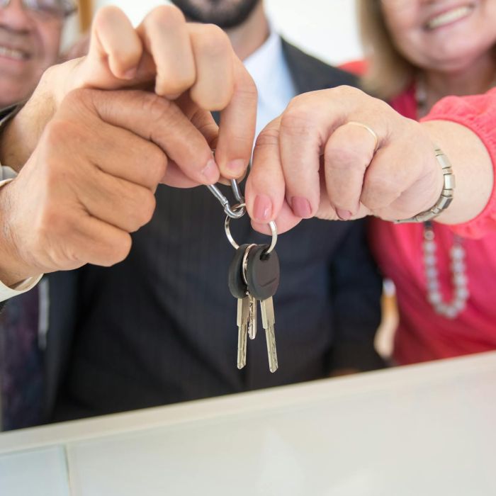 Airbnb Key Handover: Boosting Bookings and Five-Star Reviews in Nice